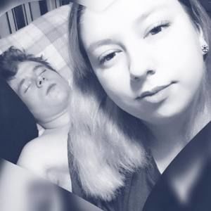 Meet your Posher, Becka